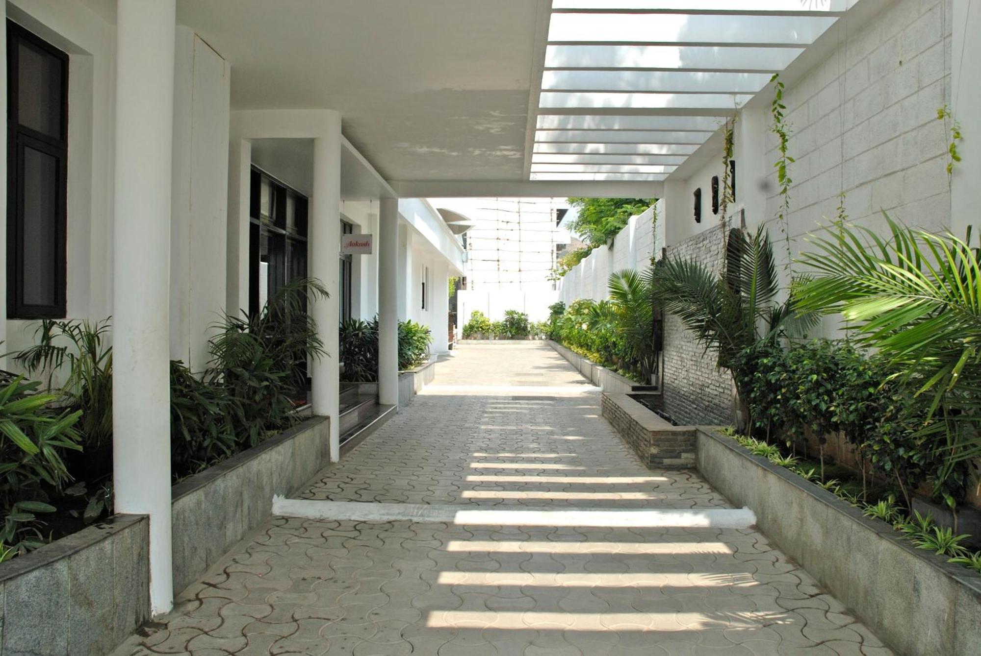 Arpanaa Hotel Tiruvannamalai Exterior photo